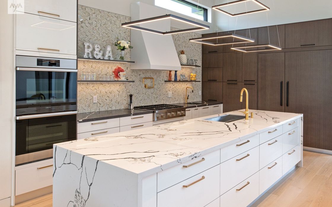 Cabinet de cocina moderno de lujo resistente al agua resistente al fuego brillante con color de chapa personalizado