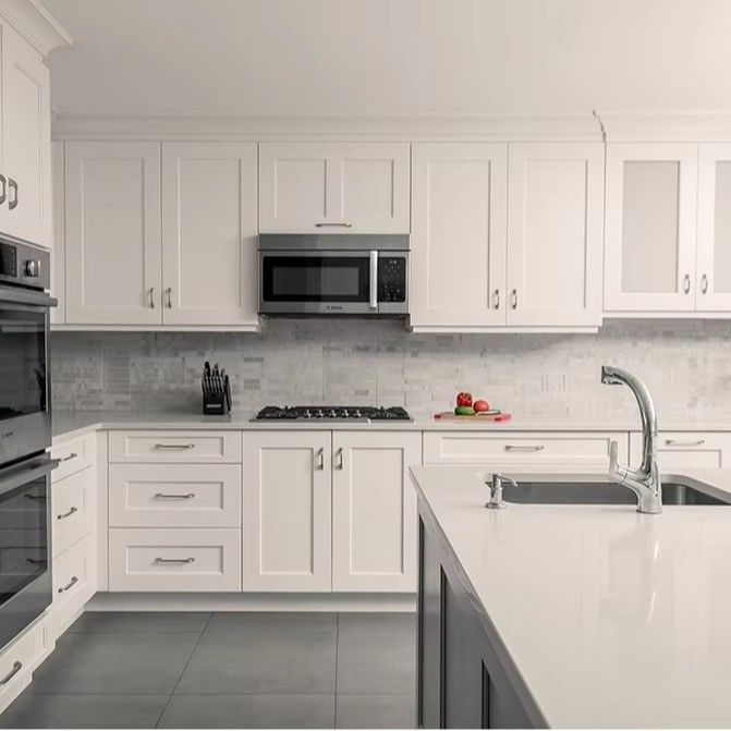Puertas Shaker Madera sólida Pantry personalizada Pvc sencillo gabinete de cocina de oficina multifuncional