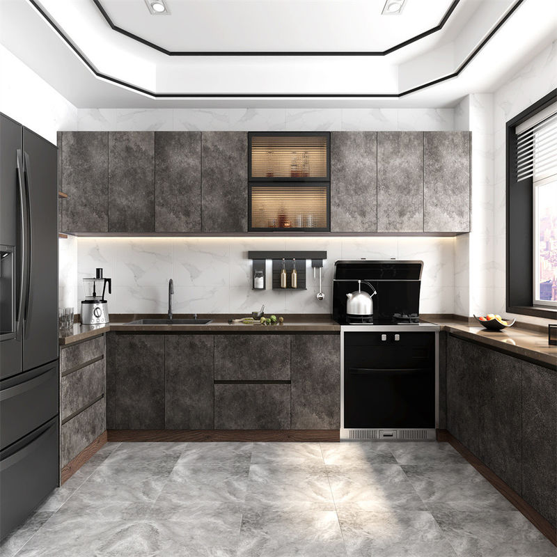 Accesorios de cajones Blum para 2022 Gabinete de cocina gris en renovación moderna de la villa