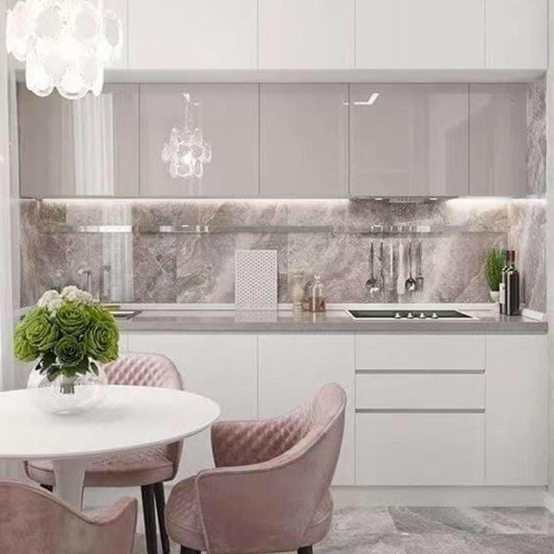 Gabinete de cocina italiano moderno con encimera de piedra plana y color de carilla personalizado