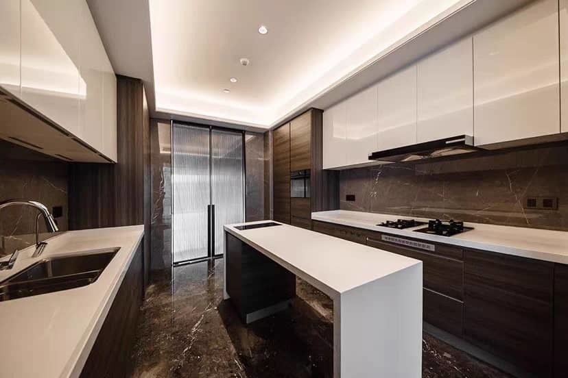 Armarios de cocina modulares 2024 Color de chapa personalizado para cocina de lujo de madera moderna