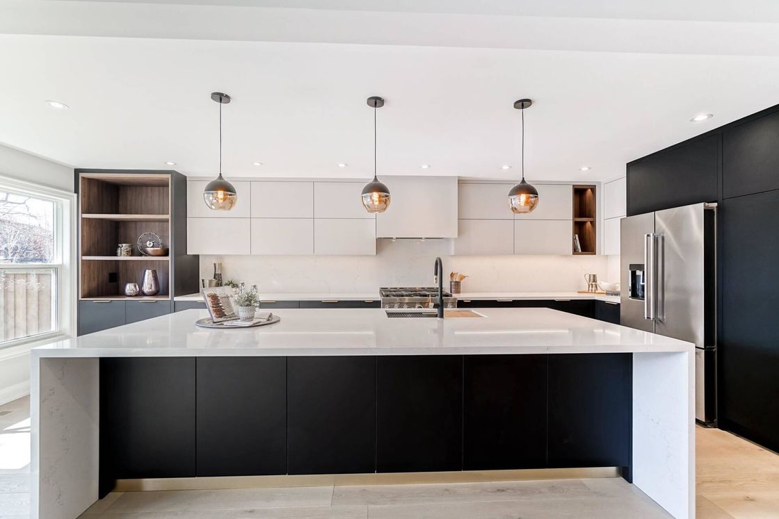 Set de gabinete de cocina chino moderno con mano de obra fina y bordes de escritorio de borde plano