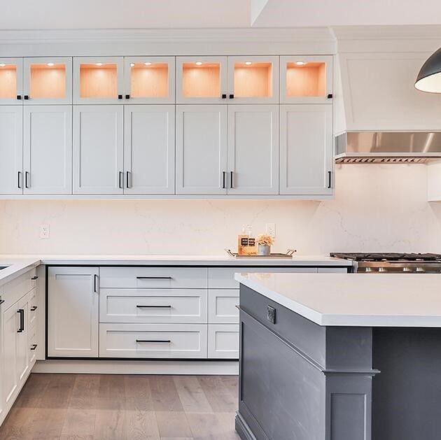 Luxoso gabinete de cocina de alta gama con una mano de obra fina y diseño de batidora de madera