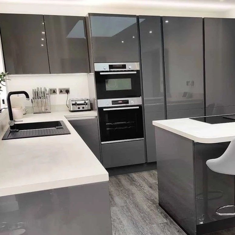 Tamaño personalizado de madera blanca de lujo Apartamento gabinetes de cocina conjuntos con contenedor de residuos