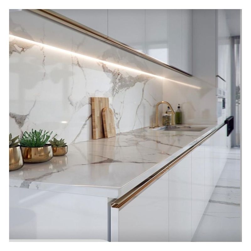 Armarios de cocina de madera sólida de color personalizado para una limpieza fácil en un diseño minimalista