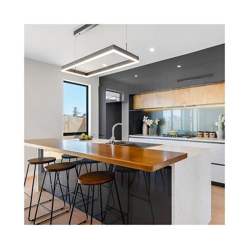 Armarios de cocina de diseño moderno con puertas de estilo Shaker y acabado de laca