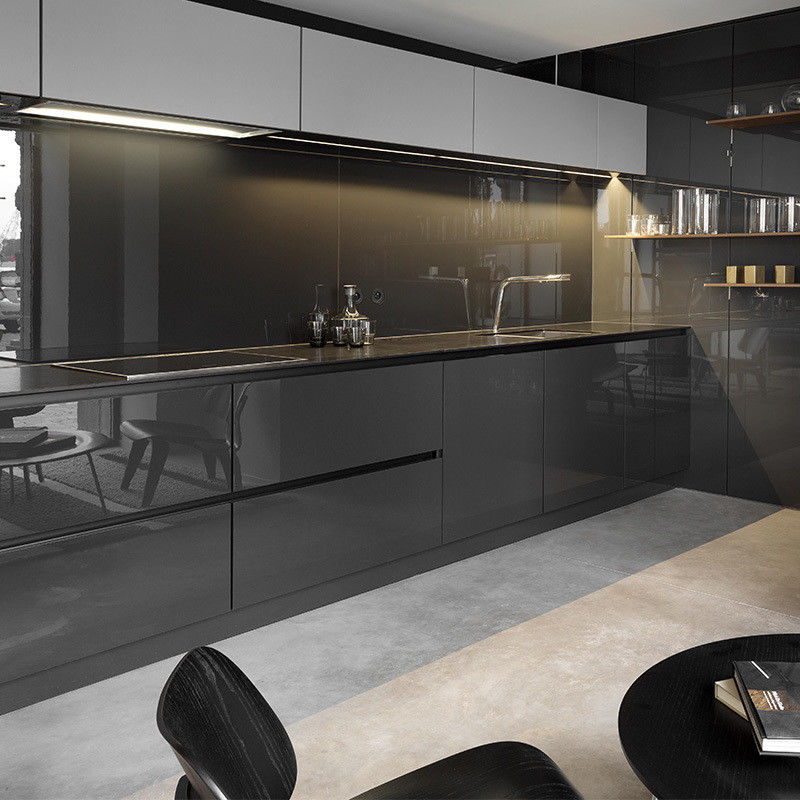 Armarios de cocina de diseño moderno con puertas de estilo Shaker y acabado de laca