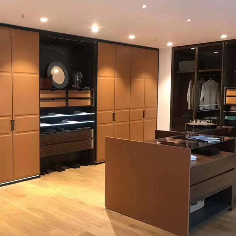 El armario de madera sólida con diseño contemporáneo