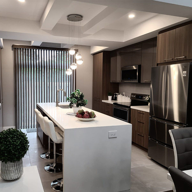 Gabinete de cocina modular de diseño moderno personalizado con puertas de acabado de madera sólida y laca