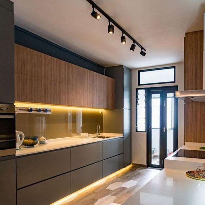 Gabinete de cocina modular de diseño moderno personalizado con puertas de acabado de madera sólida y laca