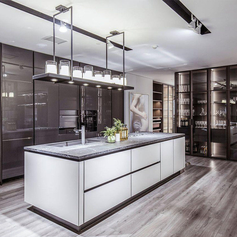 Armarios de cocina modulares de madera resistentes al agua de estilo europeo con tamaño personalizado
