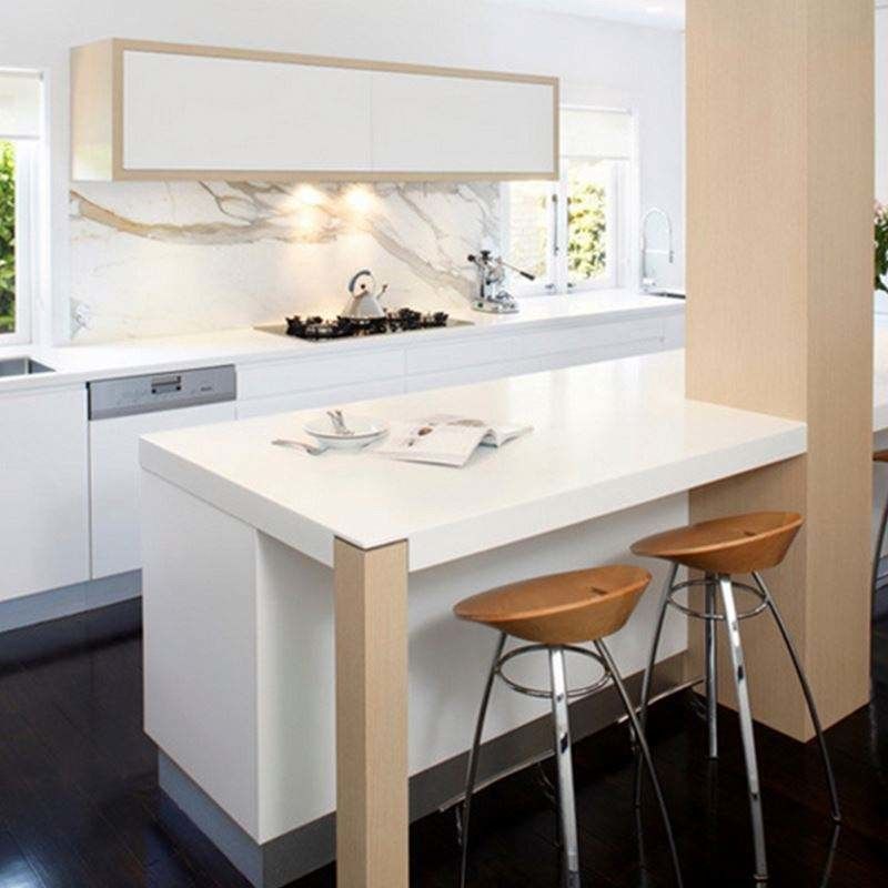 Conjuntos de gabinetes de cocina de PVC de color blanco de chapa personalizados para diseño moderno en el mercado