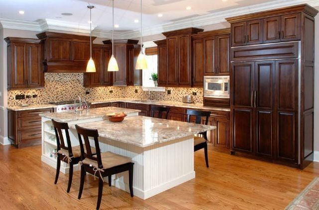 Gabinete de cocina de madera sólida moderna con panel de puerta de membrana de PVC y diseños distintivos