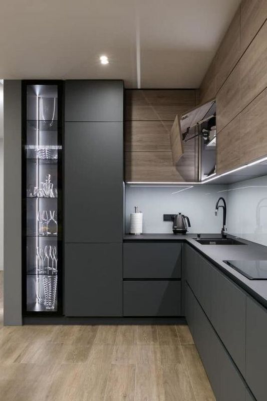Conveniente Almacenamiento de Susan Perezoso en la Pantry Unit Oscura Armarios de cocina con maquinaria Blum