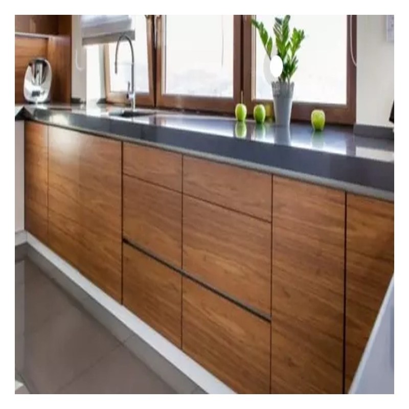 Armarios de cocina de madera sólida personalizados con puertas de chapa de madera clara y oscura