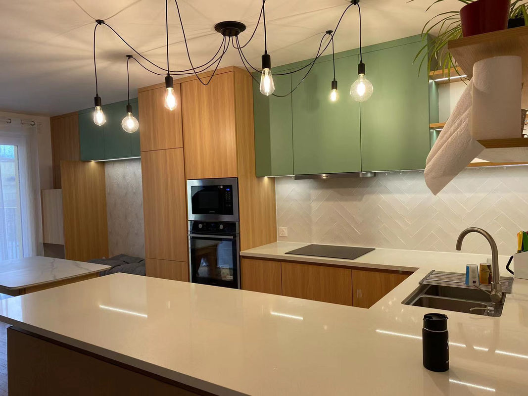 Armario de cocina de conjunto completo de Vietnam con material Mdf grabado en estilo de diseño moderno