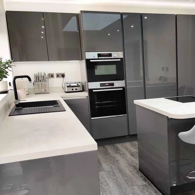 Revestimiento superior de chapa y inferior de laca Revestimiento de la pared de la cocina gabinete para cocina moderna