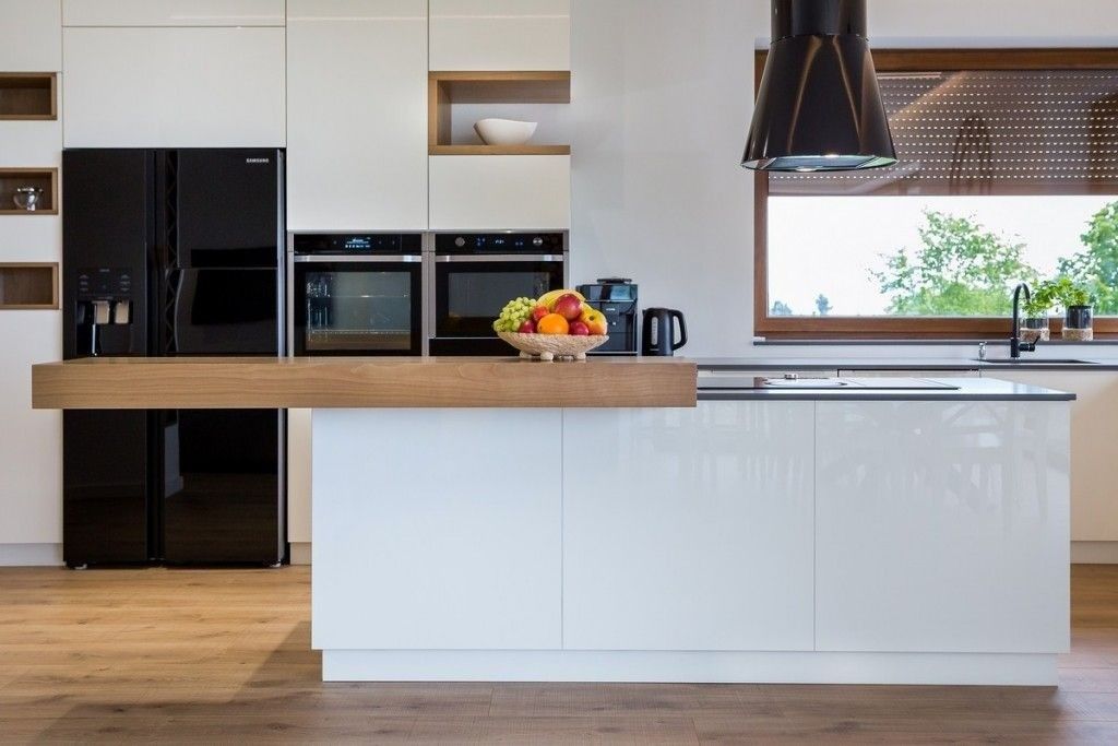 2024 Armario de cocina a prueba de fuego de madera sólida moderno con un alto ODM / OEM y una cesta de cajón