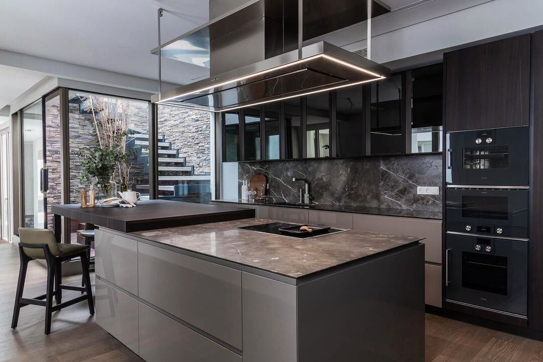El gabinete de cocina de casa moderno con ventaja a prueba de agua a prueba de fuego y acabado de chapa