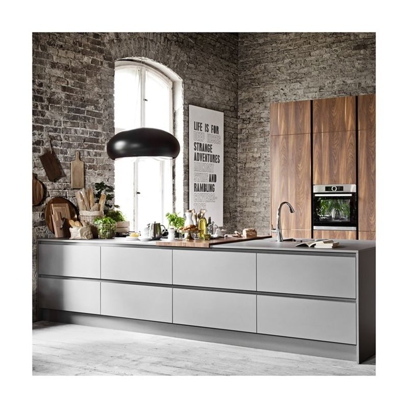 Armarios de almacenamiento Blum sin mango gris claro mate para diseño de muebles de cocina modernos