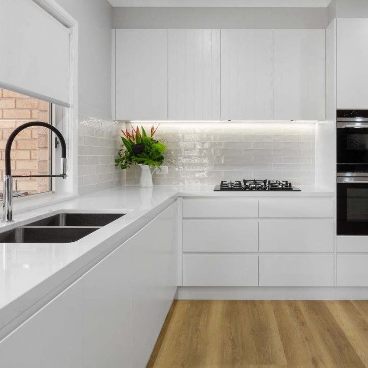Armarios de cocina blancos en forma de L contemporáneos de ODM / OEM con tipo de gabinete modular