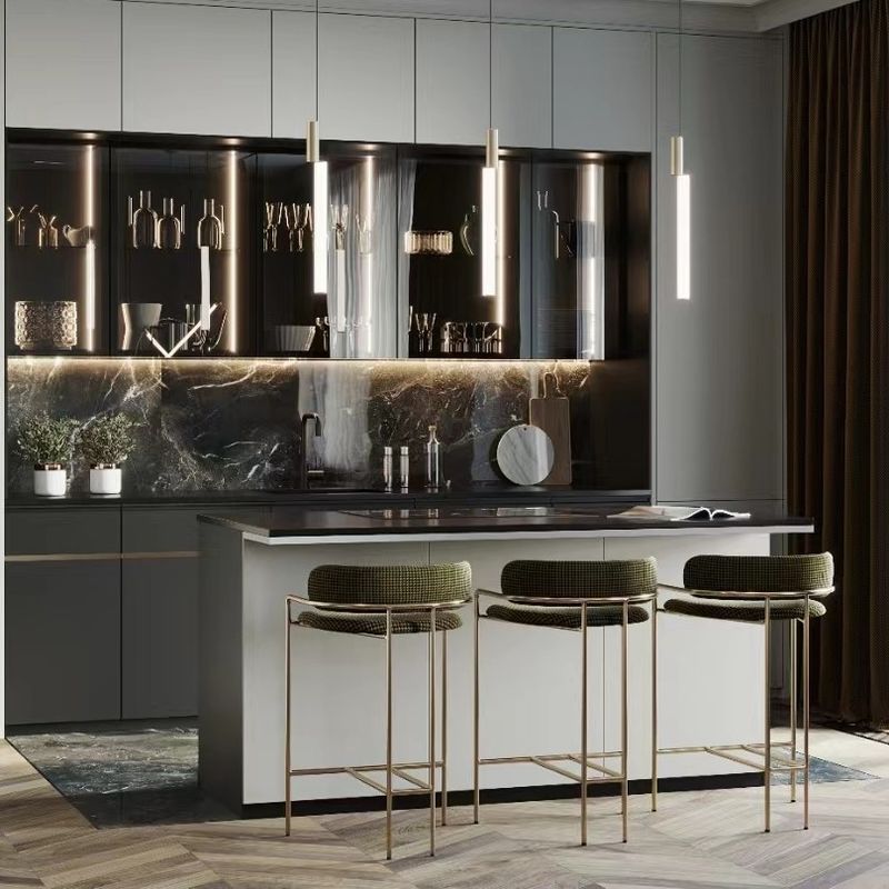 Villa cocina YALIG diseño moderno exterior color negro cocina despensa gabinete con bar