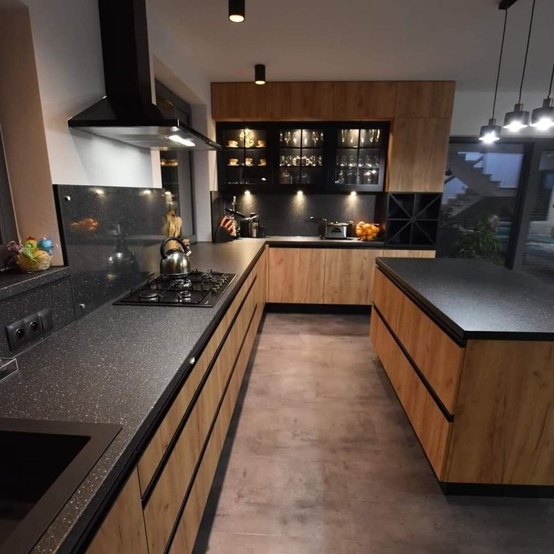 Villa cocina YALIG diseño moderno exterior color negro cocina despensa gabinete con bar