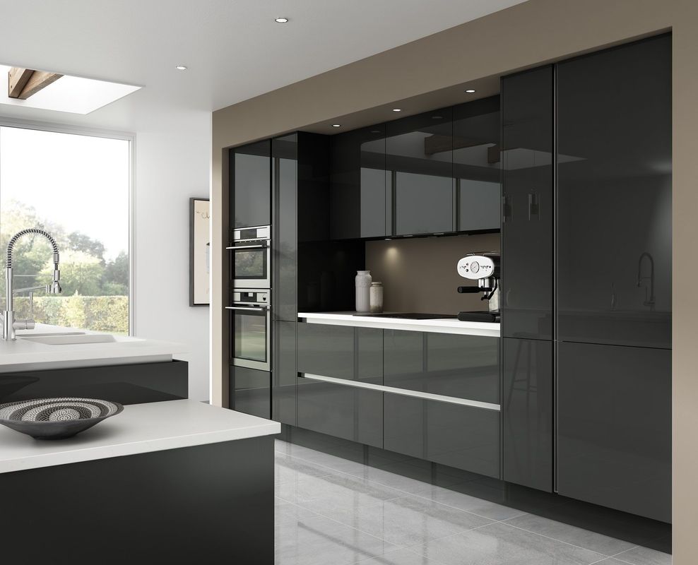 Cuarto de cocina brillante con material de puerta HDF y diseño de estilo moderno