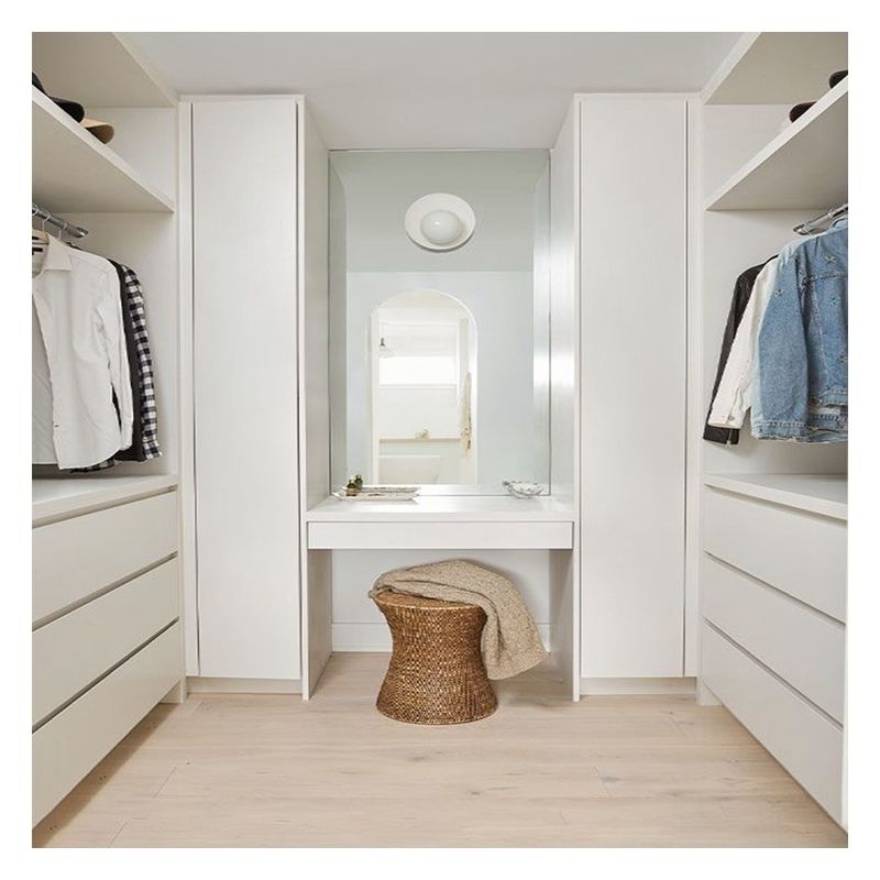 Solución de almacenamiento de madera minimalista para muebles de dormitorio