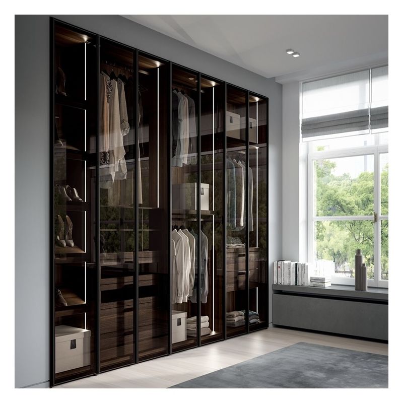 Armario de dormitorio de madera maciza con paneles de puerta de vidrio personalizados y puertas corredizas de metal