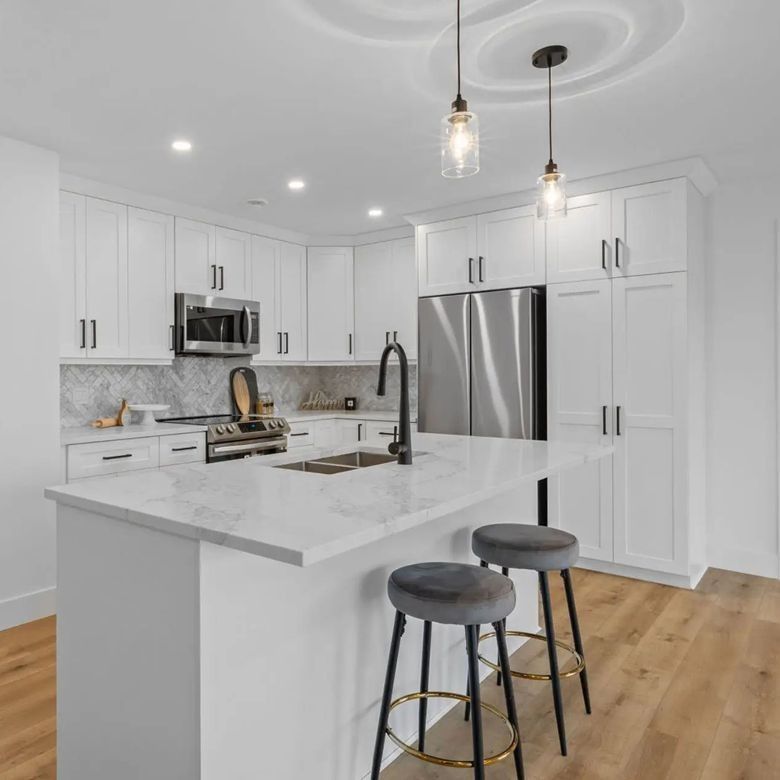 Cabinet de la despensa de la cocina de acrílico RTA con estilo de diseño de esquina mágica