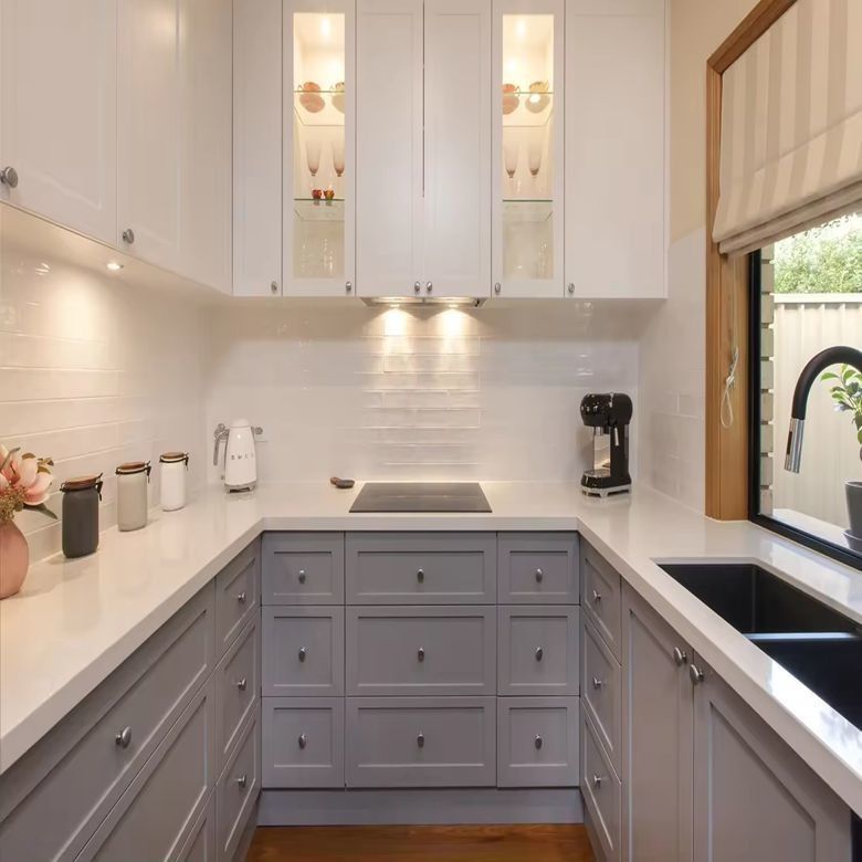 Cabinet de la despensa de la cocina de acrílico RTA con estilo de diseño de esquina mágica