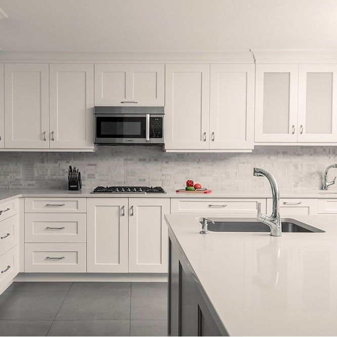 Cabinet de la despensa de la cocina de acrílico RTA con estilo de diseño de esquina mágica