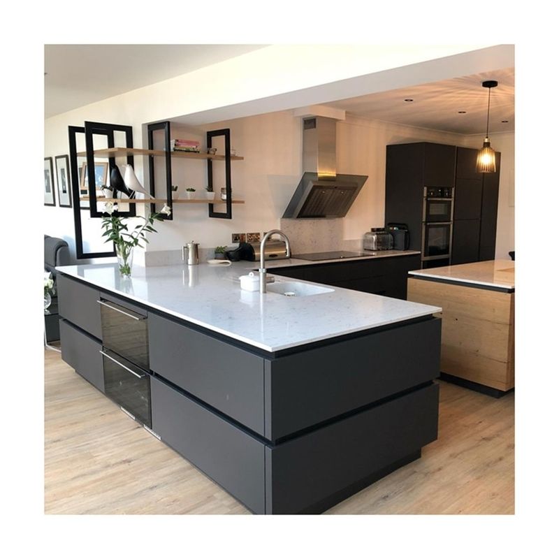 Armarios inteligentes para habitaciones, armarios de cocina y hornos modernos en negro mate para clientes finales