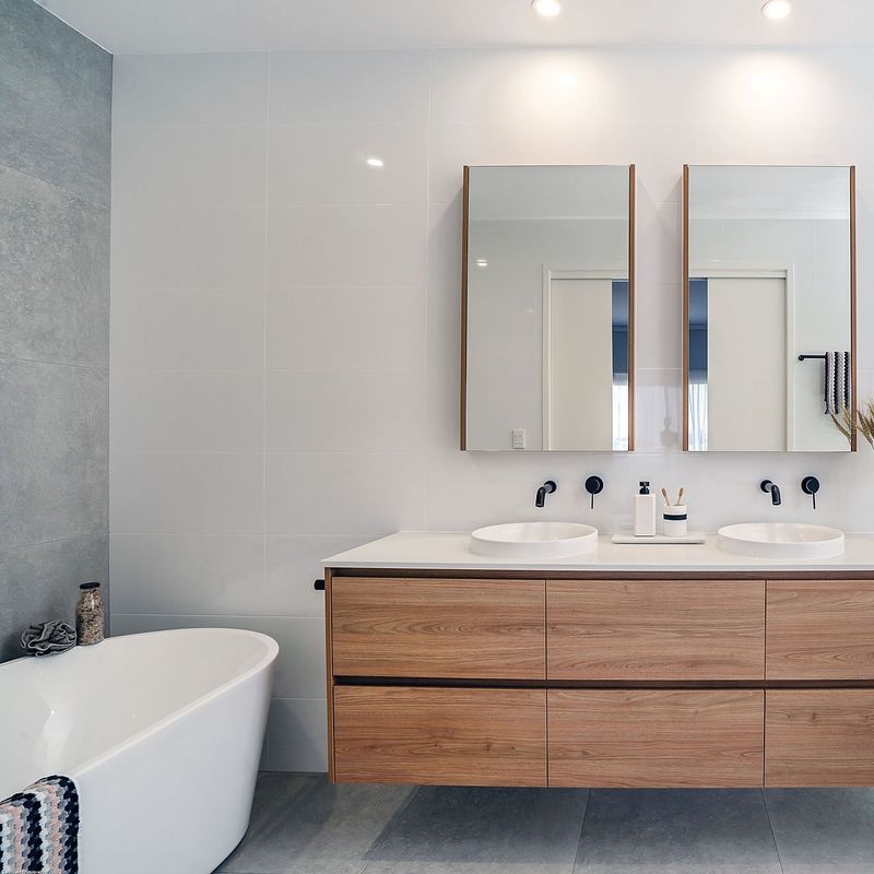 Baño pequeño rectangular colgante de la pared Lavabo de la vanidad con bañera y espejo incluido