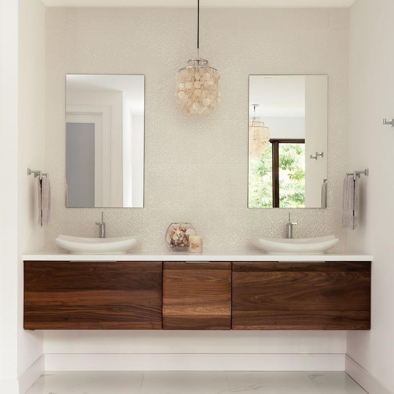 Armario de baño estrecho de madera maciza de mármol superior con espejo LED y opciones personalizables