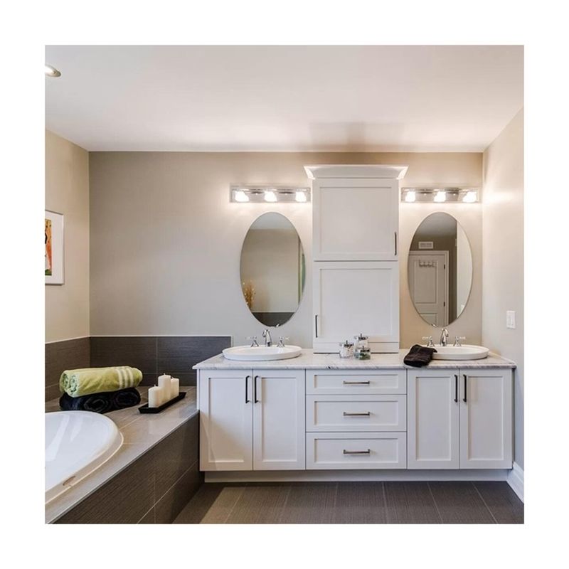 Diseños personalizados de 42 pulgadas de baño con espejo LED y gabinete combinado