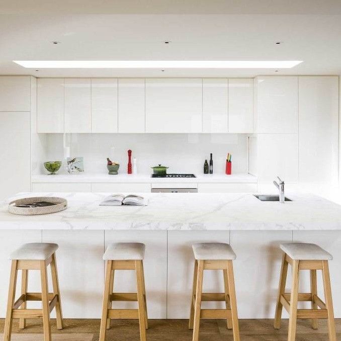 Manijas de armario acabadas de laca personalizadas para gabinete de cocina en diseño minimalista