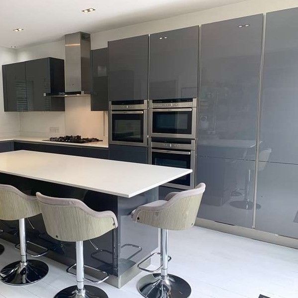 Manijas de armario acabadas de laca personalizadas para gabinete de cocina en diseño minimalista