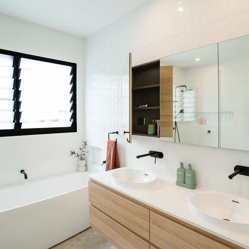 Armario de baño de madera montado en la pared Cuenca de pizarra y espejo de luz LED Ancho 38-46 pulgadas