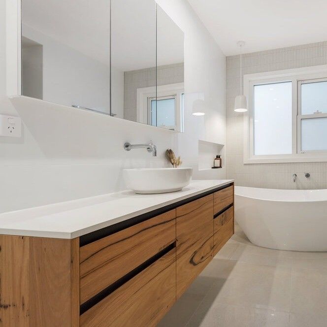 Armario de baño de madera montado en la pared Cuenca de pizarra y espejo de luz LED Ancho 38-46 pulgadas