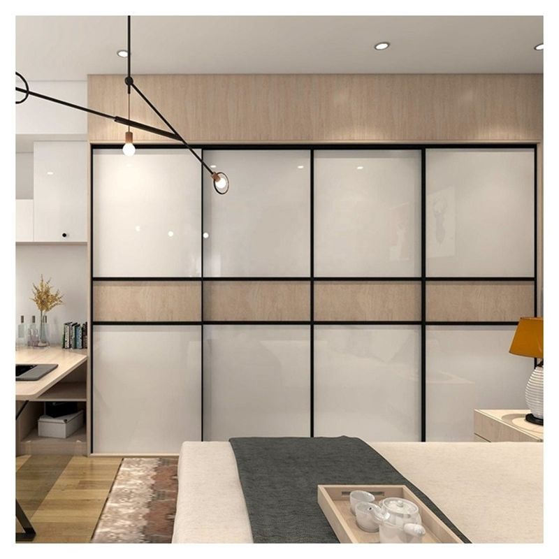 Diseño de ropa colgante de puerta única DIY Diseñador de armario para ropa en una villa moderna