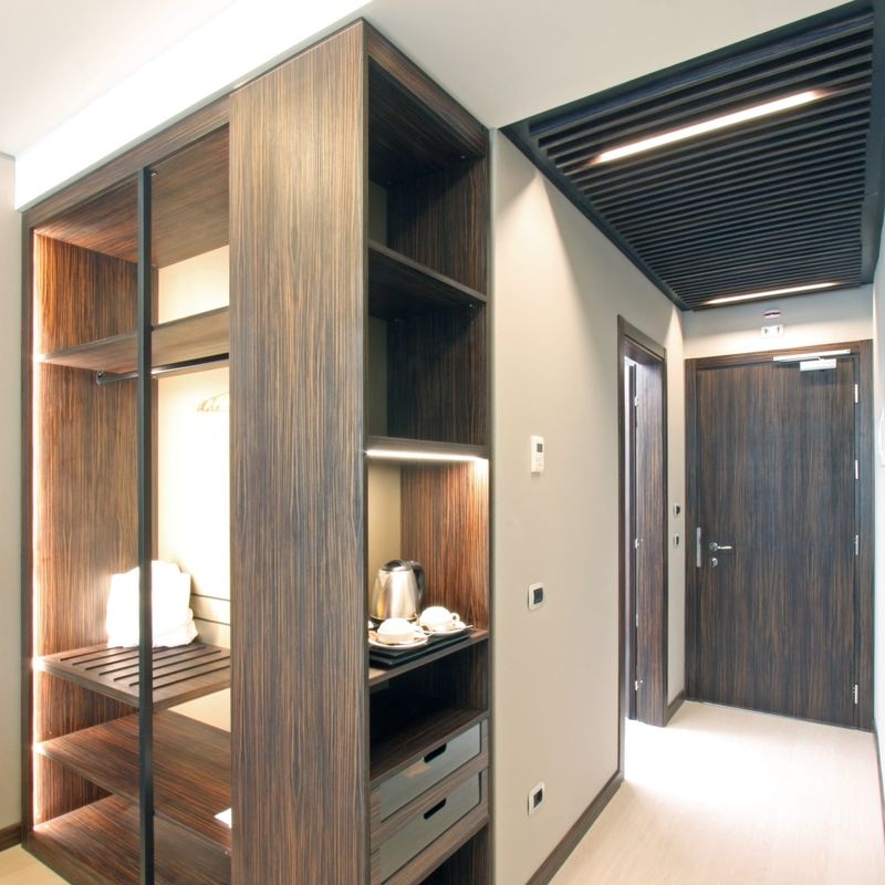 Muebles de hotel YALIG Muebles contemporáneos con puerta corredera de madera Armario con sistema incorporado