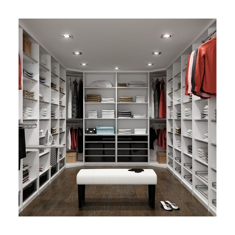 Organice su dormitorio con estilo con un armario moderno de madera