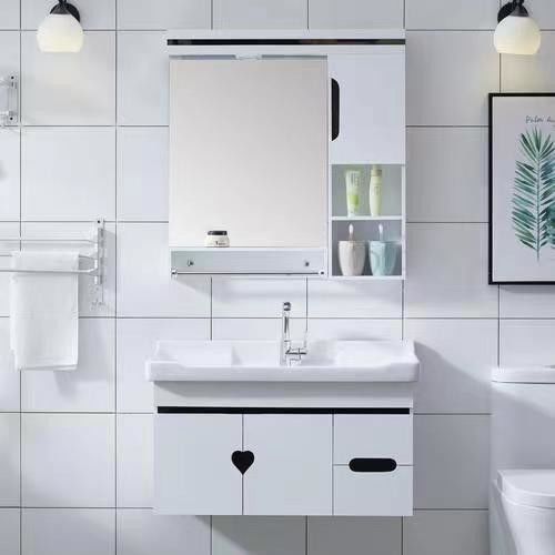 El moderno armario de almacenamiento y el baño Vanity Light Combo con espejo de YALIG Design