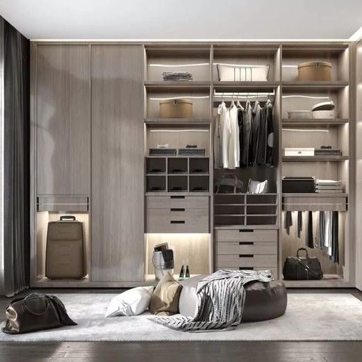 Largo paseo de madera en el armario incorporado para el apartamento moderno 2D / 3D y diseño de alta gama