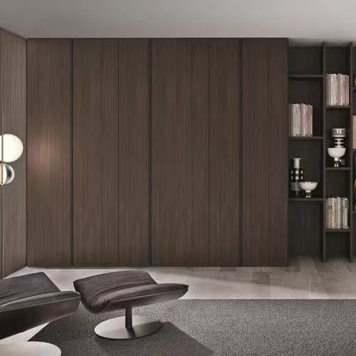 Mantenimiento mínimo Puerta giratoria de color melamina de madera moderna Armario de dormitorio para villa