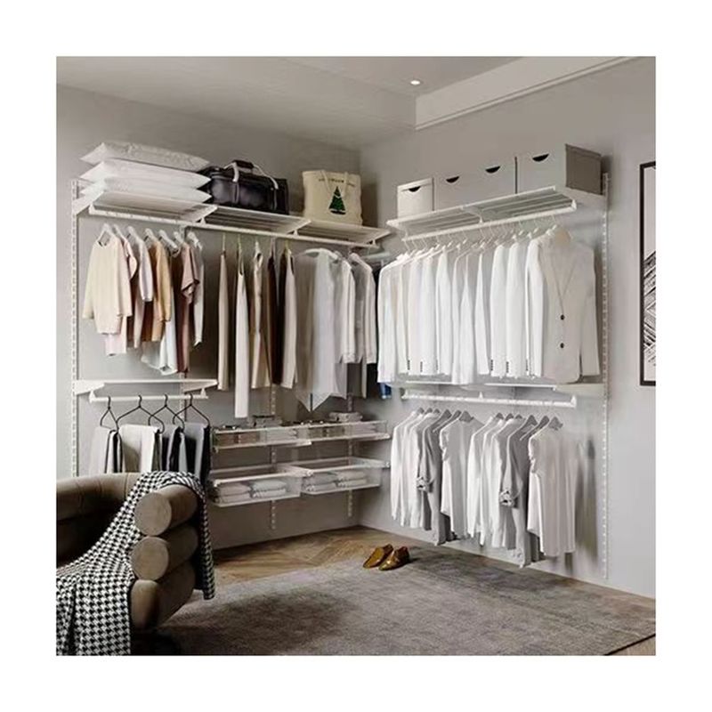 Elegante armario abierto de madera para diseño de interiores y organización de armarios